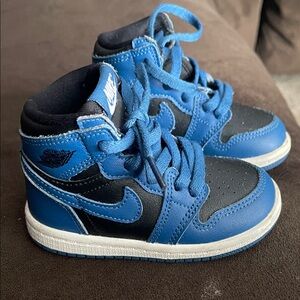 Nike Kids Black and Blue Sneakers